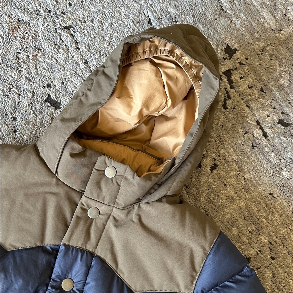 Like new Hooded Patagonia jacket